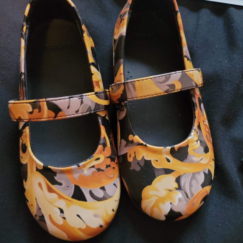 Size 8 never worn Versace Shoes